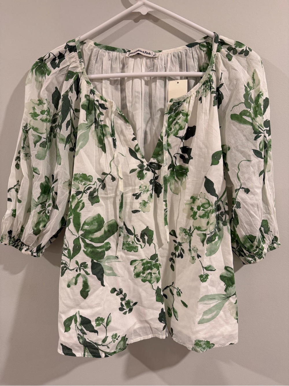 Abercrombie Floral Peasant Blouse in Green/White, Size S (NWT)